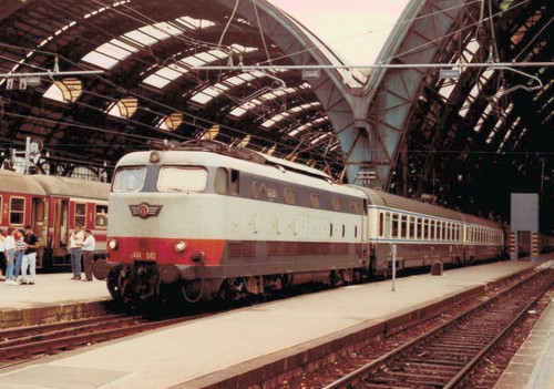 Milano centrale stazione treno - centrale,